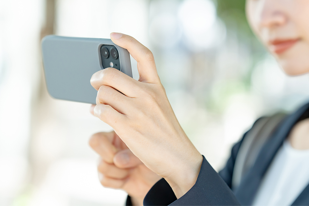教職員が校務用スマートフォンで撮影した写真・動画データを、あらかじめ指定した共有ドライブに保存し、組織でデータ管理できる機能